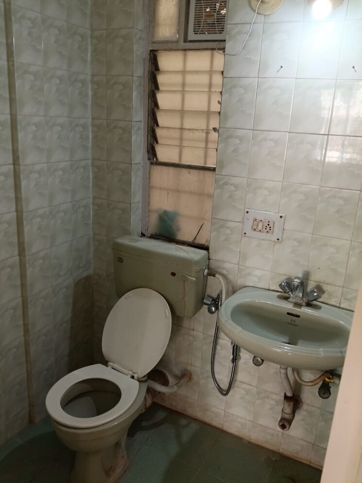 Bathroom, gulmohar-park-aundh 2 Bedroom 900 Sq.Ft. Apartment In Aundh Pune 9425440