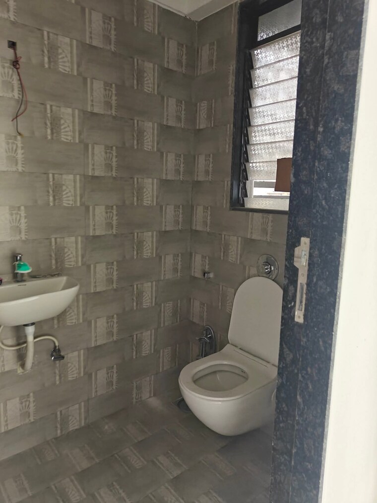 Bathroom, malad west 2 Bedroom 700 Sq.Ft. Apartment In Malad West Mumbai 9425450
