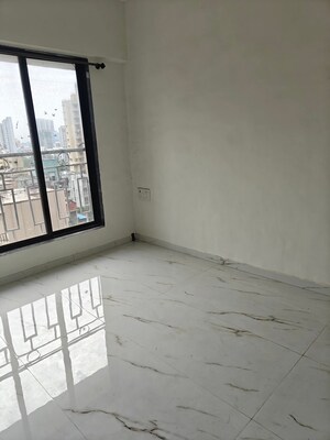 Room in 2 BHK Apartment at Malad West – for Rent