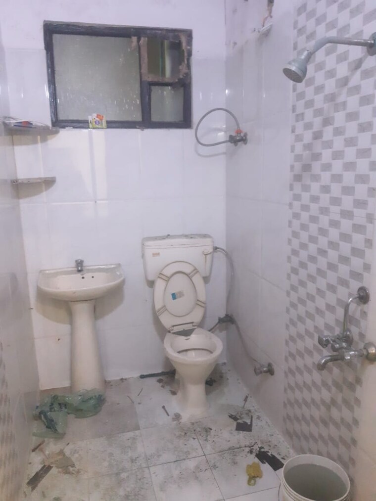Bathroom, vasundhara sector 3 2 Bedroom 50 Sq.Mt. Builder Floor In Vasundhara Sector 3 Ghaziabad 9425470