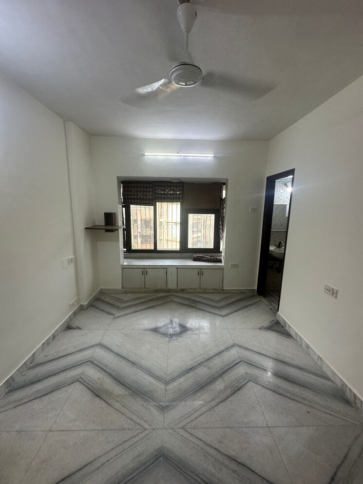 Bedroom, express-apartment 3 Bedroom 800 Sq.Ft. Apartment In Yari Road Mumbai 9425476