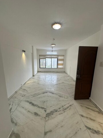 3 BHK Apartment For Rent in Express Apartment, Yari Road