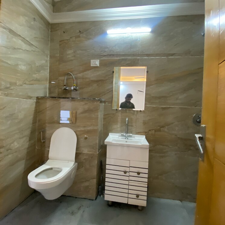 Bathroom, chattarpur 3 Bedroom 1400 Sq.Ft. Builder Floor In Chattarpur Delhi 9425495