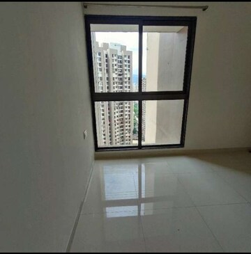 Room in 2 BHK Apartment at Runwal Eirene, Balkum Pada – for Rent