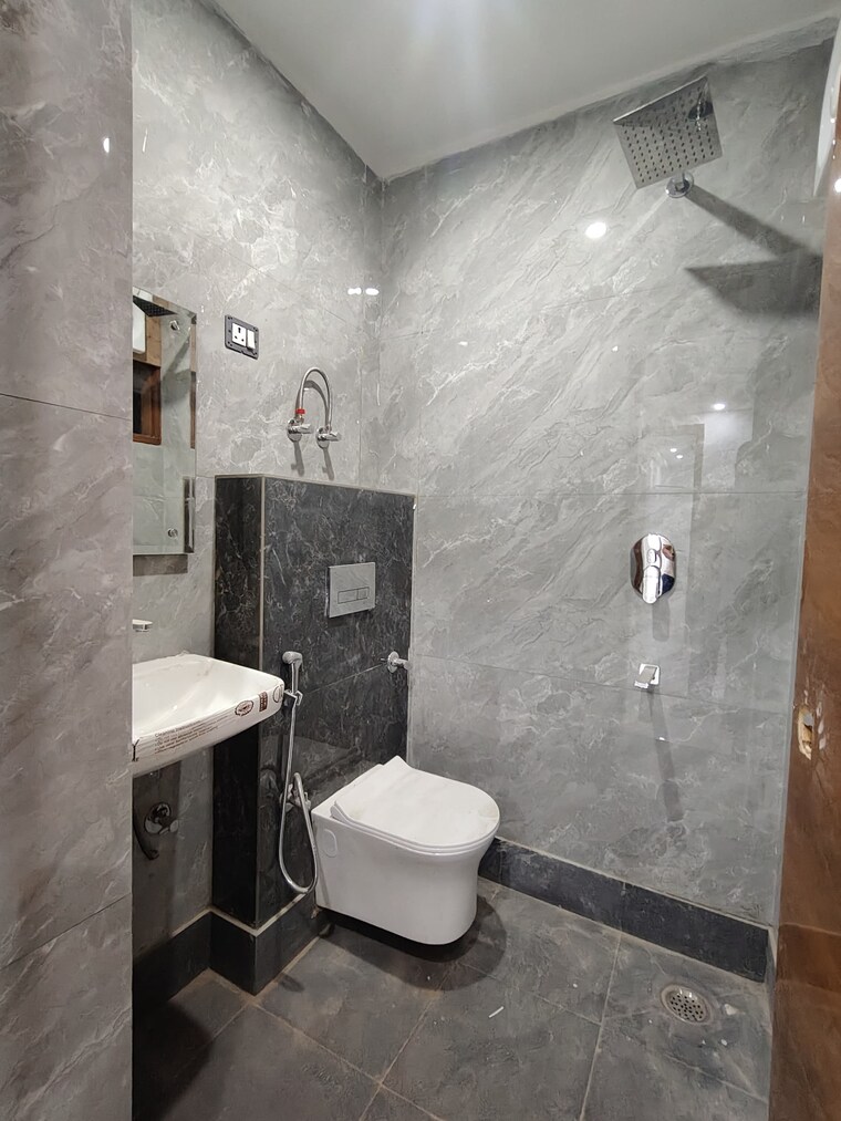 Bathroom, saket 1.5 Bedroom 450 Sq.Ft. Builder Floor In Saket Delhi 9425585