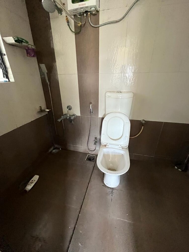 Bathroom, anubhav-apartment-bhusari-colony 2 Bedroom 813 Sq.Ft. Apartment In Kothrud Pune 9425630