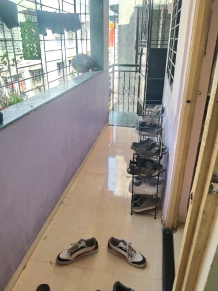 Balcony, soil-air 1 Bedroom 400 Sq.Ft. Apartment In Gokhalenagar Pune 9425682