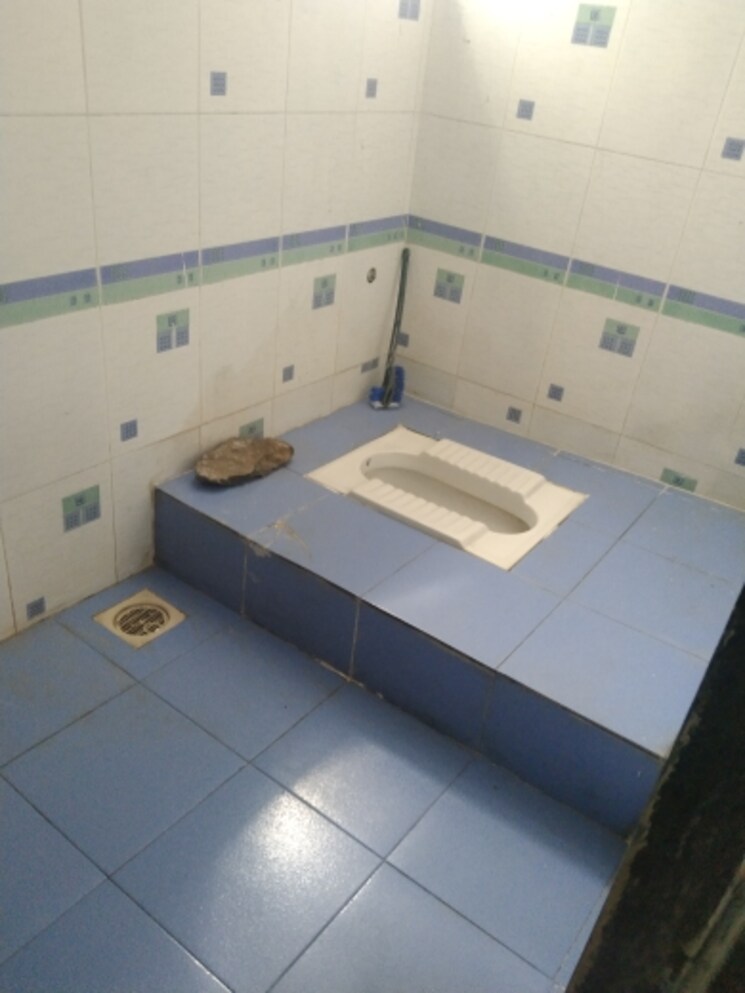 Bathroom, soil-air 1 Bedroom 400 Sq.Ft. Apartment In Gokhalenagar Pune 9425682