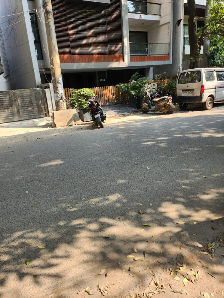 Exterior View, meera bagh 6+ Bedroom 400 Sq.Yd. Independent House In Meera Bagh Delhi 9425677