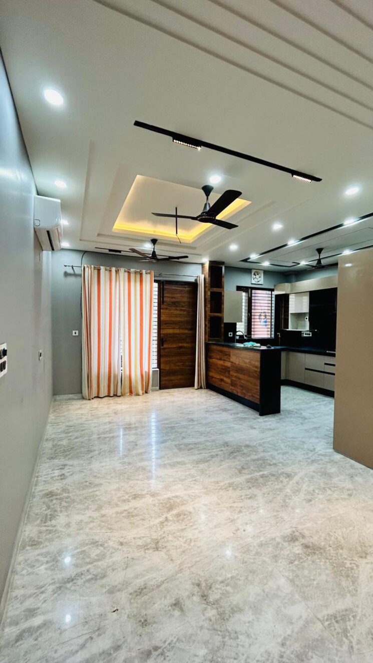 Bedroom, sector 23 3 Bedroom 2200 Sq.Ft. Builder Floor In Sector 23 Gurgaon 9425708