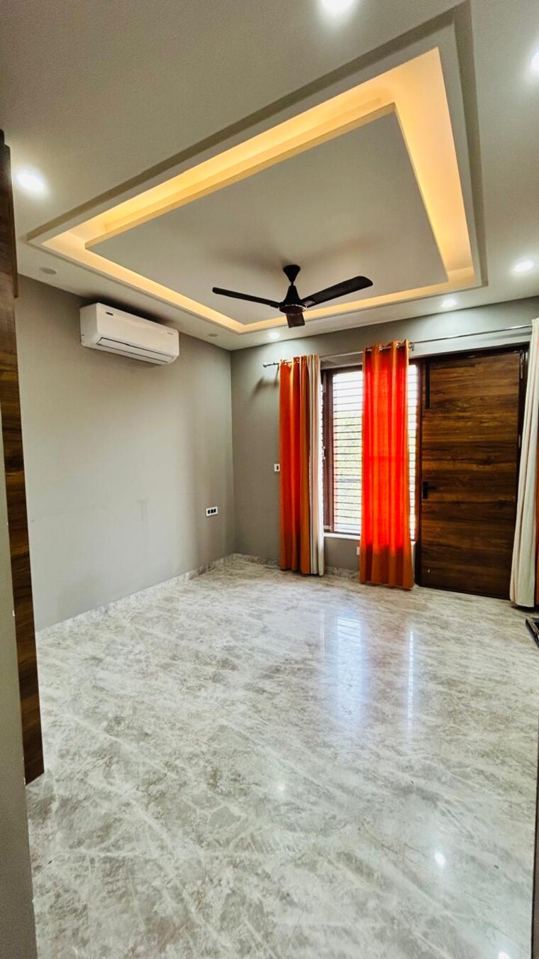Bedroom, sector 23 3 Bedroom 2200 Sq.Ft. Builder Floor In Sector 23 Gurgaon 9425708