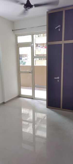 Room in 2.5 BHK Apartment at Smart World Gems, Sector 89 – for Rent