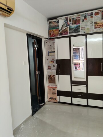 Room in 3 BHK Apartment at Devidayal Apartments, Mulund West – for Rent