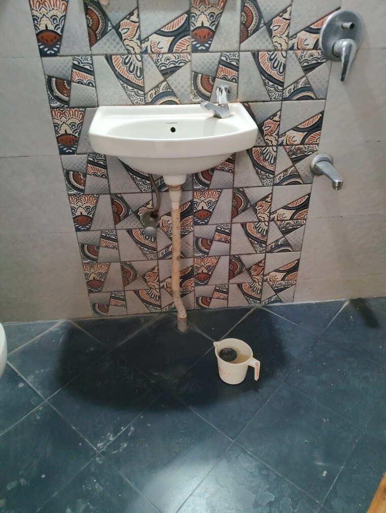 Bathroom, devidayal-apartments 3 Bedroom 850 Sq.Ft. Apartment In Mulund West Mumbai 9425739