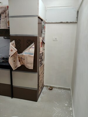 Furnished Amenities in 3 BHK Apartment at Devidayal Apartments, Mulund West – for Rent