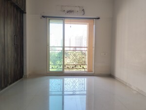 Room in 2 BHK Apartment at Rosa Oasis, Thane West – for Rent