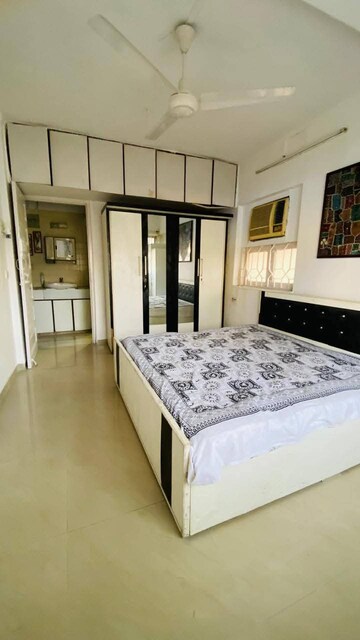Bedroom in 1 BHK Apartment at Vile Parle West – for Rent