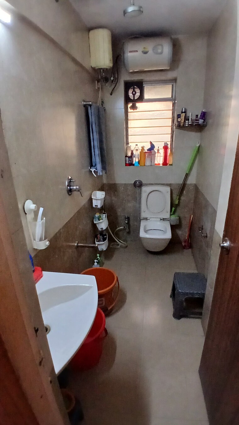 Bathroom, lokhandwala-whispering-palms 2 Bedroom 930 Sq.Ft. Apartment In Kandivali East Mumbai 9425746