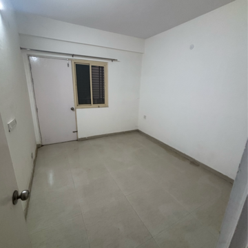 Room in 2 BHK Builder Floor at Sare Springview Floors, Lal Kuan – for Sale