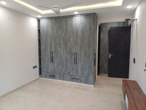 Room in 3 BHK Builder Floor at Sector 51 – for Rent