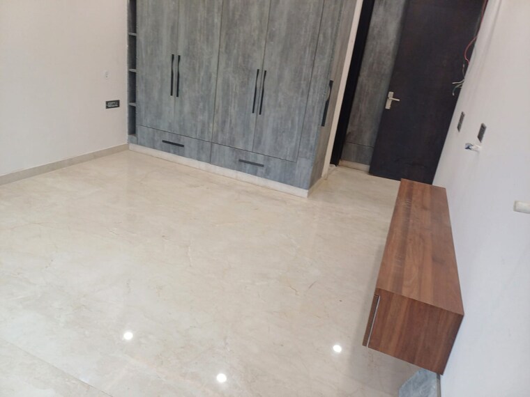 Room, sector 51 3 Bedroom 2700 Sq.Ft. Builder Floor In Sector 51 Gurgaon 9425781