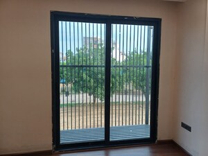 Room in 3 BHK Builder Floor at Sector 51 – for Rent