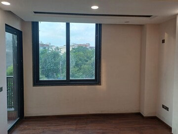 Room in 3 BHK Builder Floor at Sector 51 – for Rent
