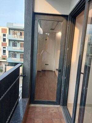 Building Lobby in 3 BHK Builder Floor at Sector 51 – for Rent