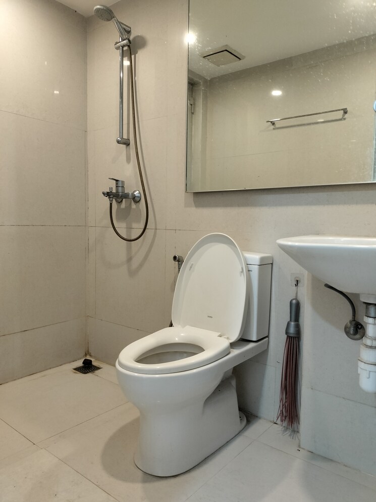 Bathroom, hiranandani-estate 1 Bedroom 450 Sq.Ft. Apartment In Ghodbunder Road Thane 9425788