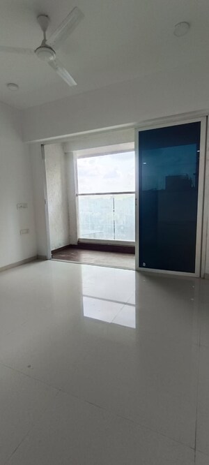 Room in 3 BHK Apartment at Reform Residency, Malad East – for Rent