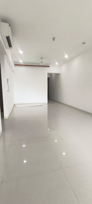 Room in 3 BHK Apartment at Reform Residency, Malad East – for Rent