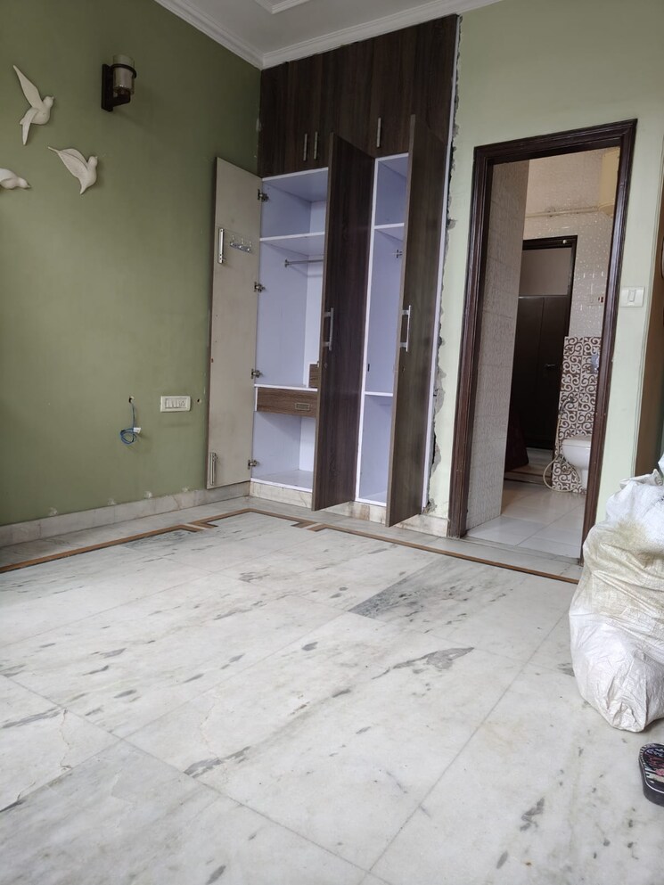 Room, rajendra place 3 Bedroom 1080 Sq.Ft. Builder Floor In Rajendra Place Delhi 9425823