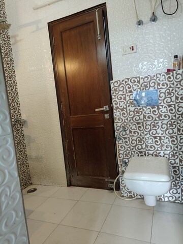 Furnished Amenities in 3 BHK Builder Floor at Rajendra Place – for Rent