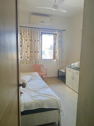Bedroom in 2 BHK Apartment at Riddhi Garden, Malad East – for Rent