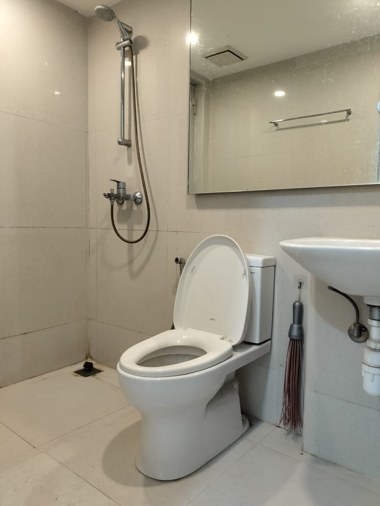 Bathroom, hiranandani-estate 1 Bedroom 450 Sq.Ft. Apartment In Ghodbunder Road Thane 9425889