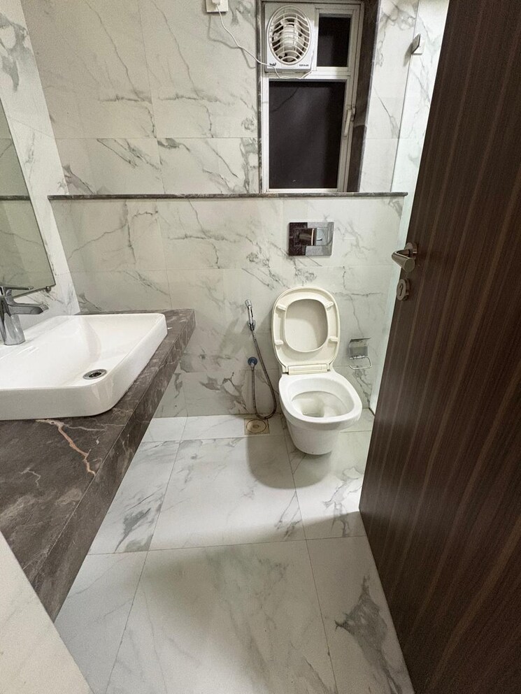 Bathroom, raheja-ridgewood 3 Bedroom 1073 Sq.Ft. Apartment In Goregaon East Mumbai 9425918