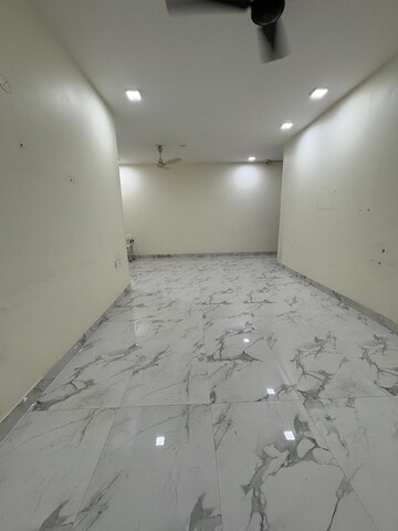 Room in 3 BHK Apartment at Raheja Ridgewood, Goregaon East – for Rent