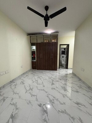 Room in 3 BHK Apartment at Raheja Ridgewood, Goregaon East – for Rent