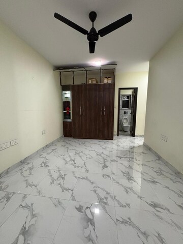 Room in 3 BHK Apartment at Raheja Ridgewood, Goregaon East – for Rent