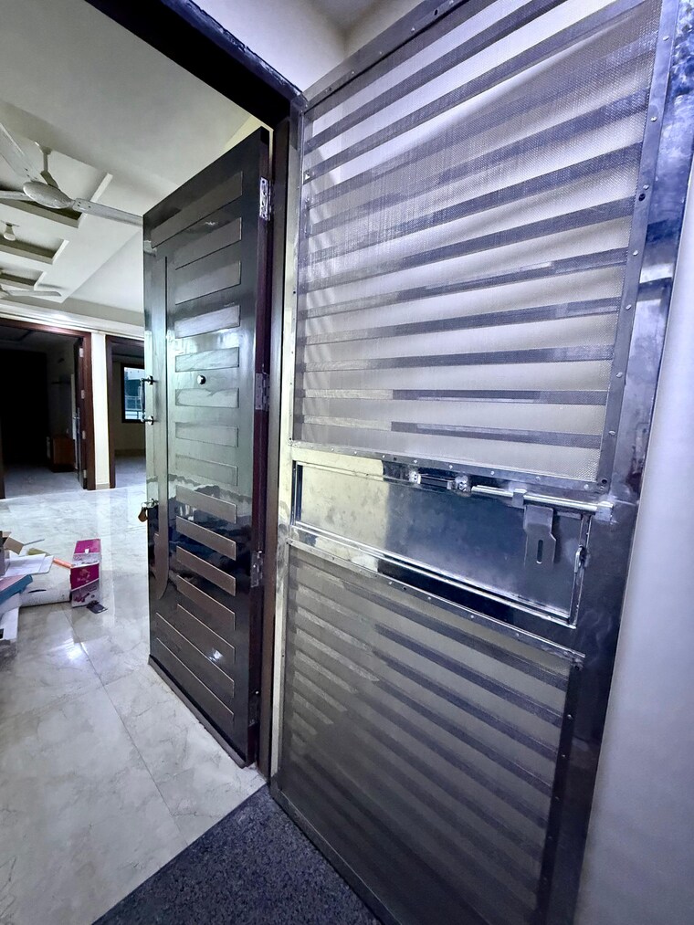 Other, indraprastha 3 Bedroom 1400 Sq.Ft. Builder Floor In Indraprastha Delhi 9425920