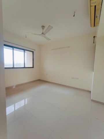 Room in 2 BHK Apartment at Lodha Splendora, Ghodbunder Road – for Rent