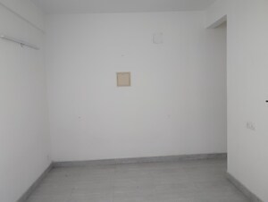 Room in 2 BHK Apartment at Signature Global Signum 107, Sector 107 – for Rent