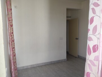 Room in 2 BHK Apartment at Signature Global Signum 107, Sector 107 – for Rent