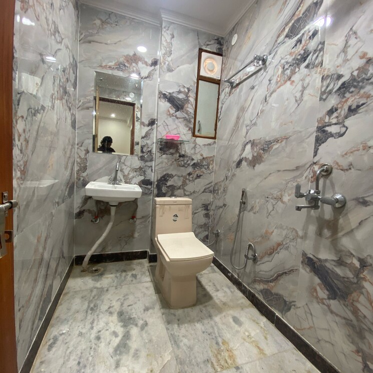 Bathroom, chattarpur 2 Bedroom 1100 Sq.Ft. Builder Floor In Chattarpur Delhi 9426013