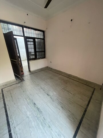 Room in 2 BHK Independent House at Sector 21d – for Rent