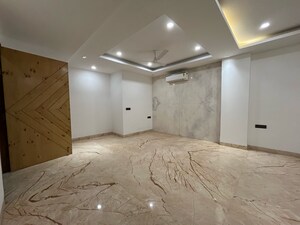 Room in 3 BHK Builder Floor at Ansal Sushant Lok I, Sector 43 – for Sale