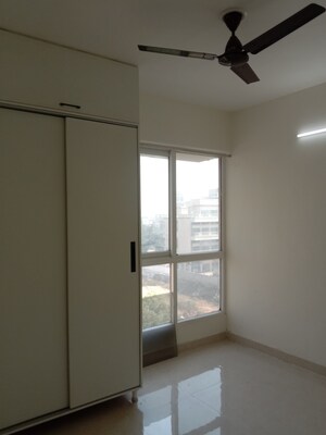 Room in 2 BHK Apartment at Signature Global Prime, Sector 63a – for Rent
