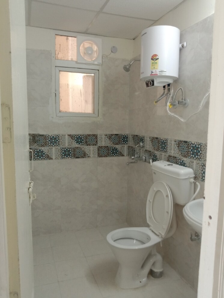 Bathroom, signature-global-prime 2 Bedroom 834 Sq.Ft. Apartment In Sector 63a Gurgaon 9426044