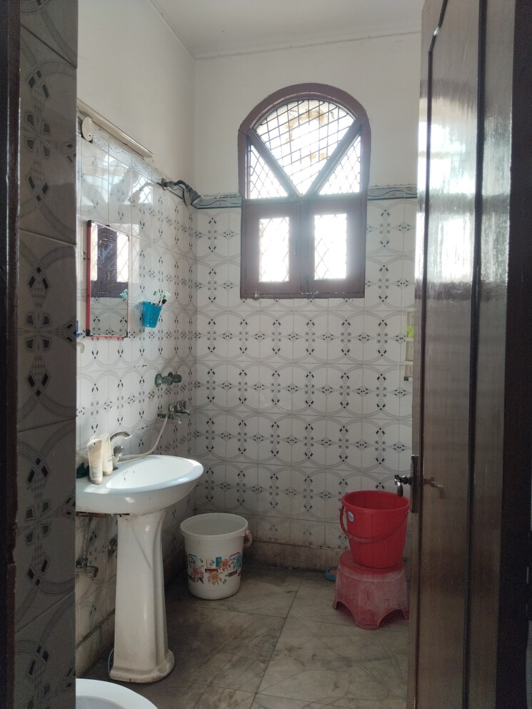 Bathroom, ashoka-enclave-faridabad 2 Bedroom 1400 Sq.Ft. Apartment In Sector 34 Faridabad 9426062