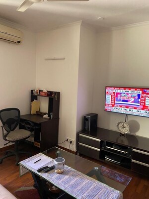 Master Bedroom in 1 BHK Builder Floor at Kailash Colony – for Rent